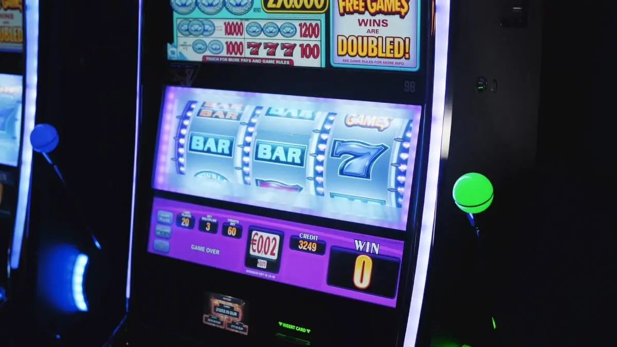 Fungerar casinospel på samma sätt online som i det verkliga livet? illustration
